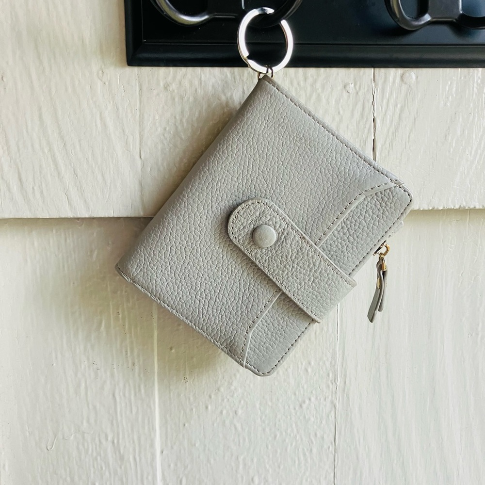 Almost new wallet key case